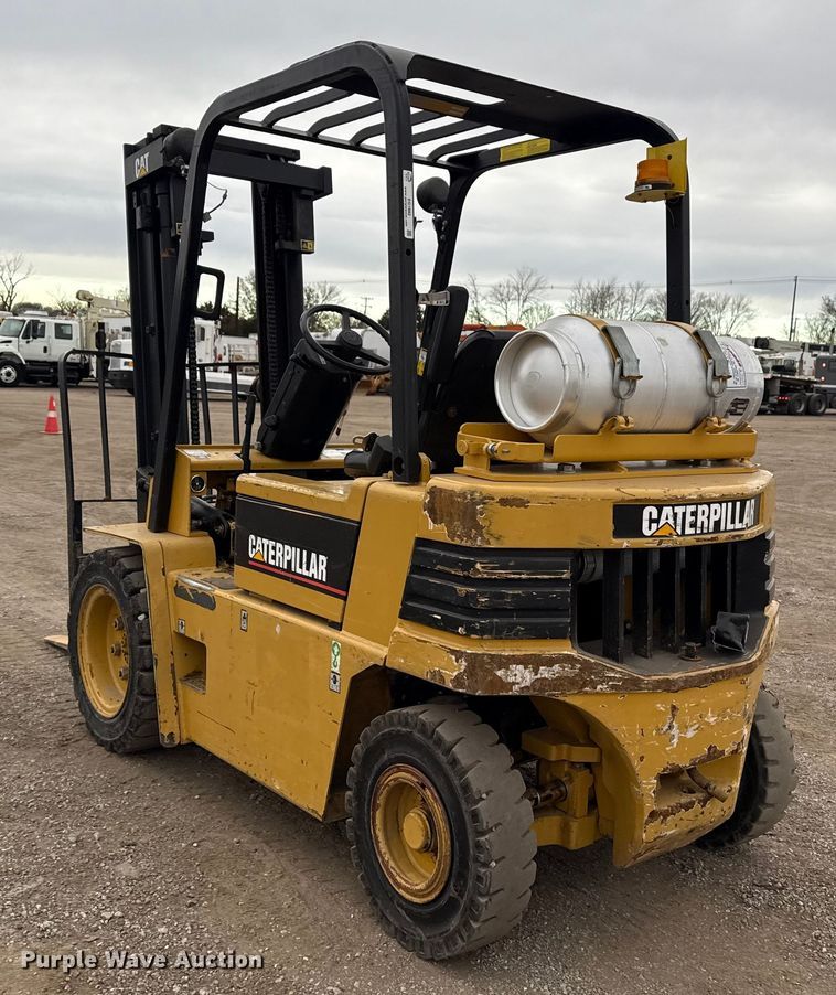image for item EG1882 1993 Caterpillar V40E forklift