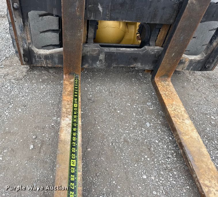 image for item EG1882 1993 Caterpillar V40E forklift