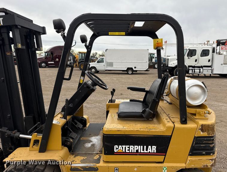 image for item EG1882 1993 Caterpillar V40E forklift