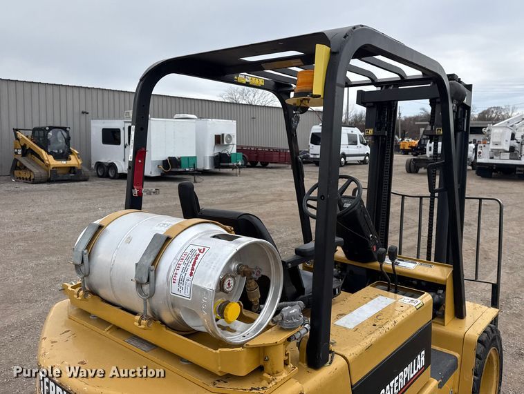 image for item EG1882 1993 Caterpillar V40E forklift