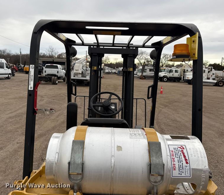 image for item EG1882 1993 Caterpillar V40E forklift