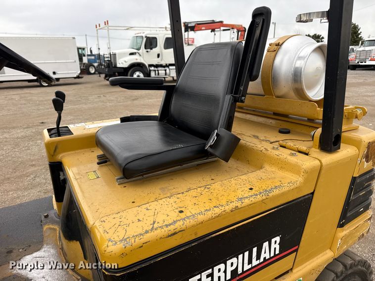 image for item EG1882 1993 Caterpillar V40E forklift