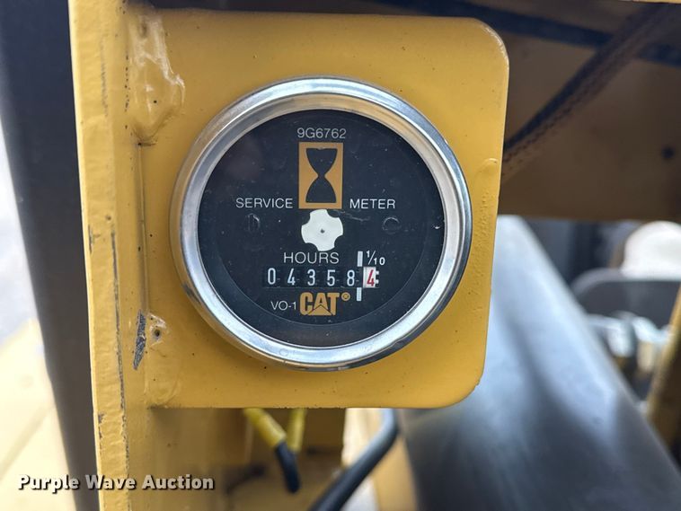 image for item EG1882 1993 Caterpillar V40E forklift