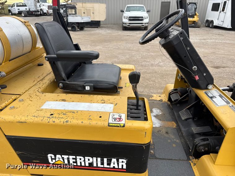 image for item EG1882 1993 Caterpillar V40E forklift