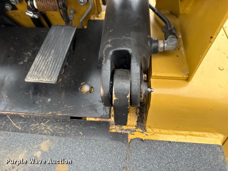 image for item EG1882 1993 Caterpillar V40E forklift