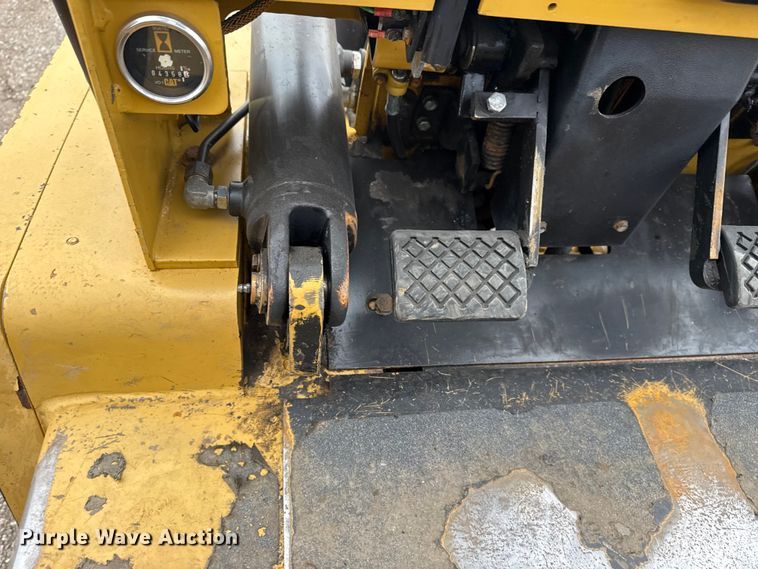 image for item EG1882 1993 Caterpillar V40E forklift