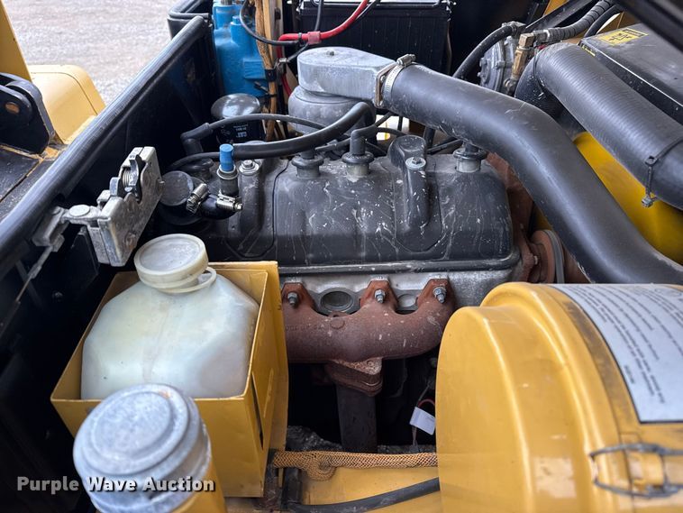 image for item EG1882 1993 Caterpillar V40E forklift