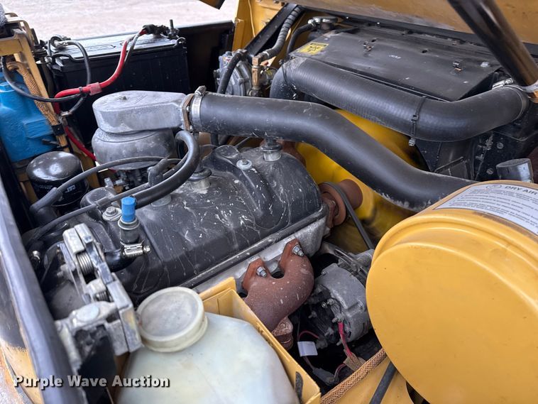 image for item EG1882 1993 Caterpillar V40E forklift