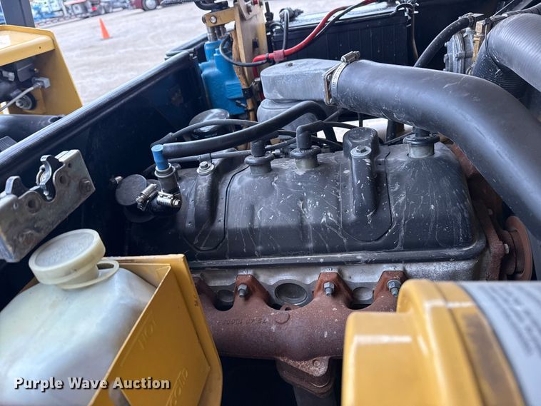 image for item EG1882 1993 Caterpillar V40E forklift