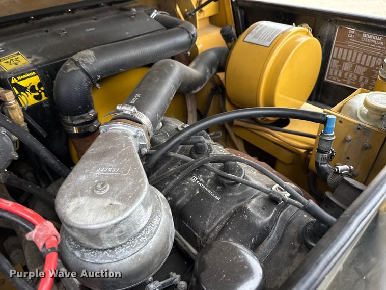 image for item EG1882 1993 Caterpillar V40E forklift