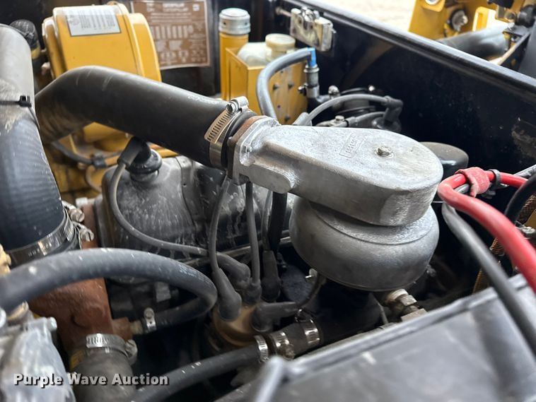 image for item EG1882 1993 Caterpillar V40E forklift