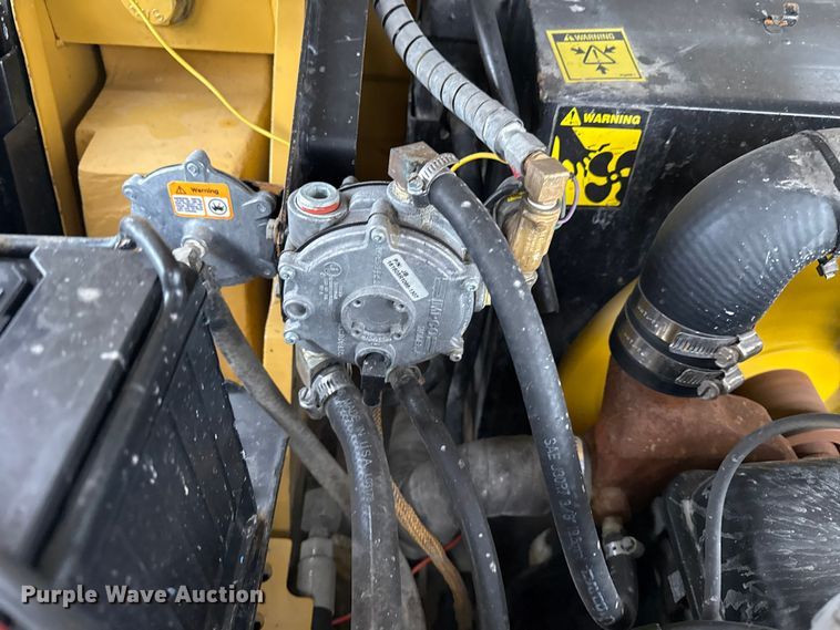 image for item EG1882 1993 Caterpillar V40E forklift