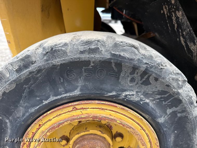 image for item EG1882 1993 Caterpillar V40E forklift