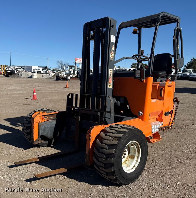 image for item EG1888 2006 Moffett M55 forklift