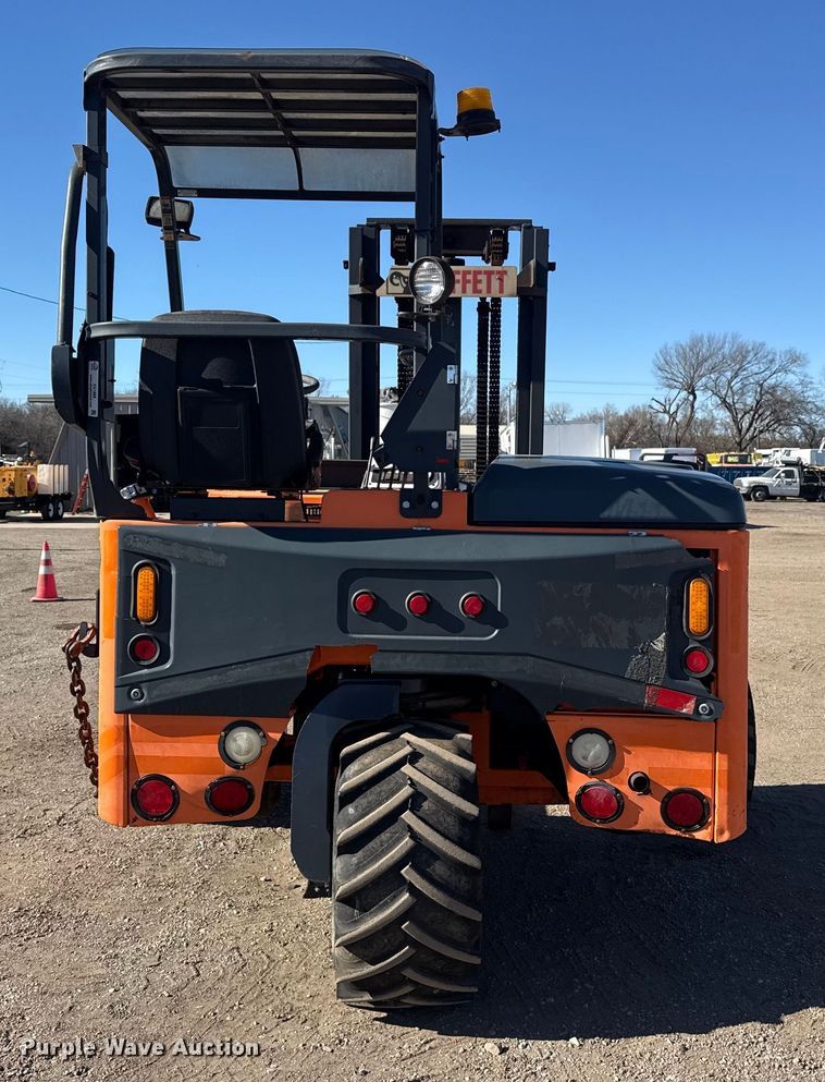 image for item EG1888 2006 Moffett M55 forklift