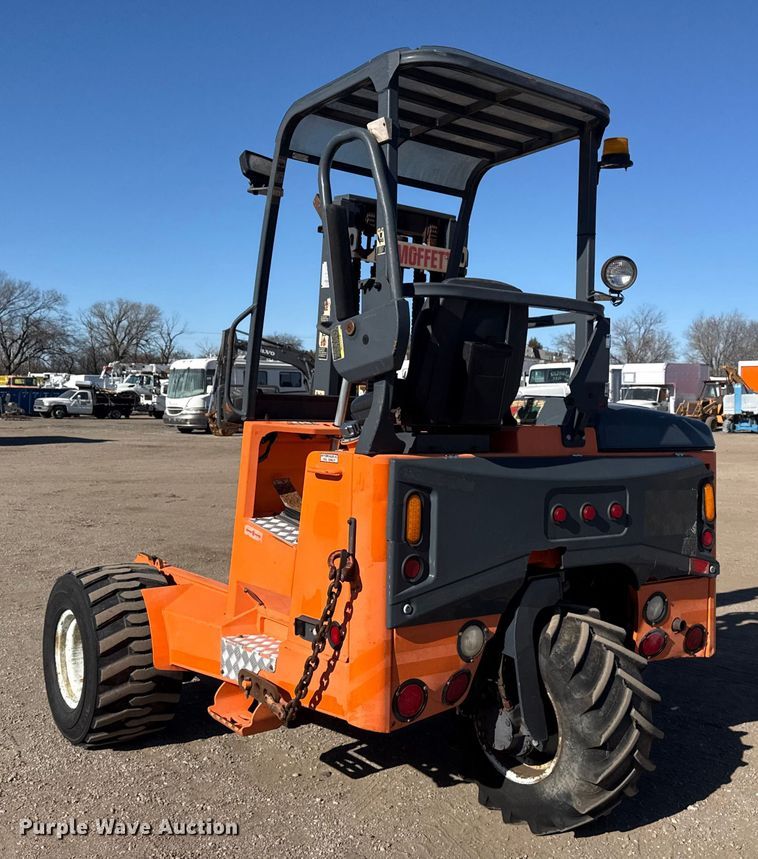 image for item EG1888 2006 Moffett M55 forklift
