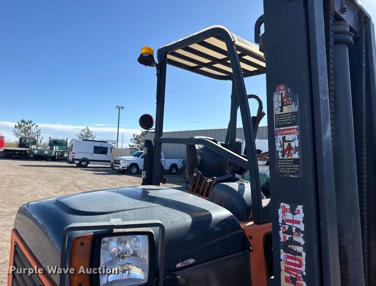 image for item EG1888 2006 Moffett M55 forklift