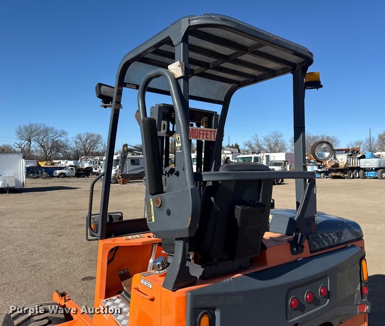 image for item EG1888 2006 Moffett M55 forklift
