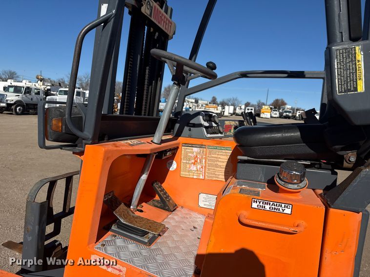 image for item EG1888 2006 Moffett M55 forklift