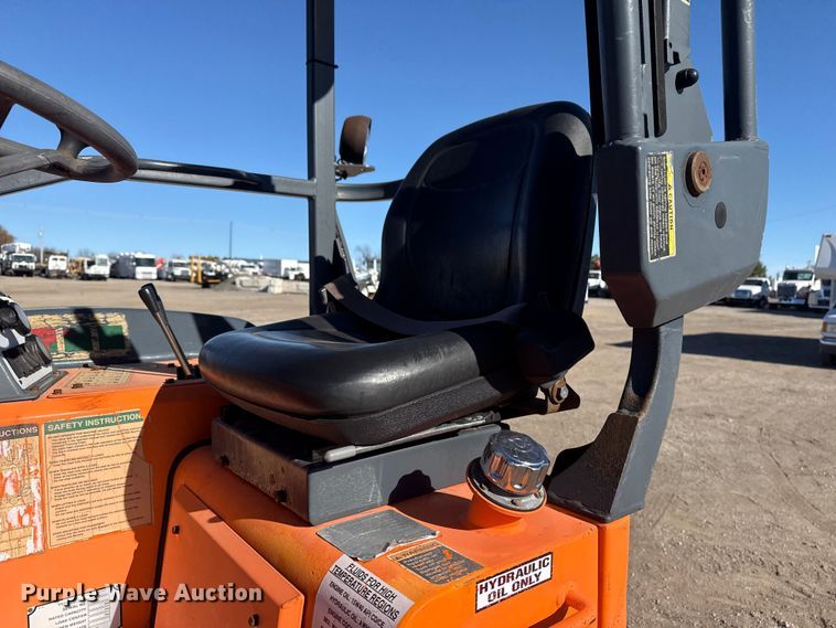 image for item EG1888 2006 Moffett M55 forklift