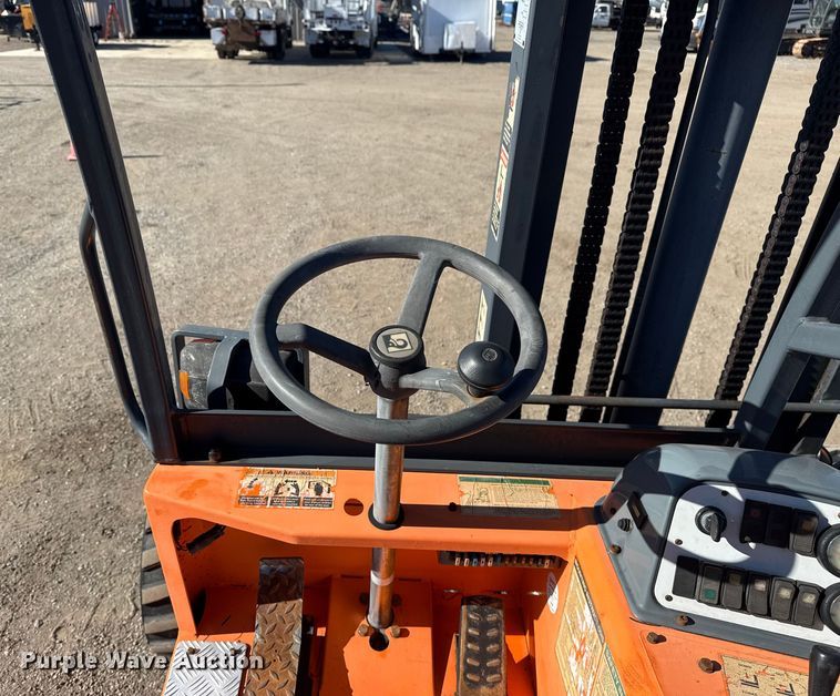 image for item EG1888 2006 Moffett M55 forklift