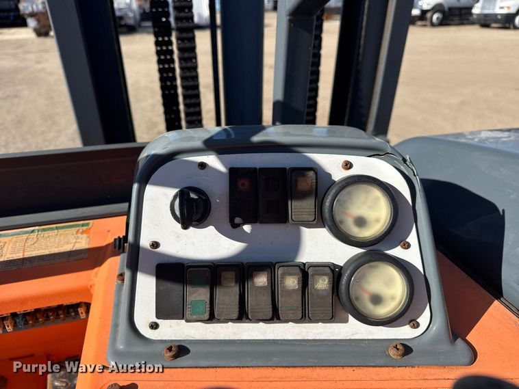 image for item EG1888 2006 Moffett M55 forklift