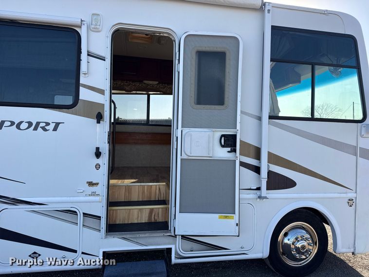 image for item EG1894 2011 Four Winds International Windsport 30Q RV