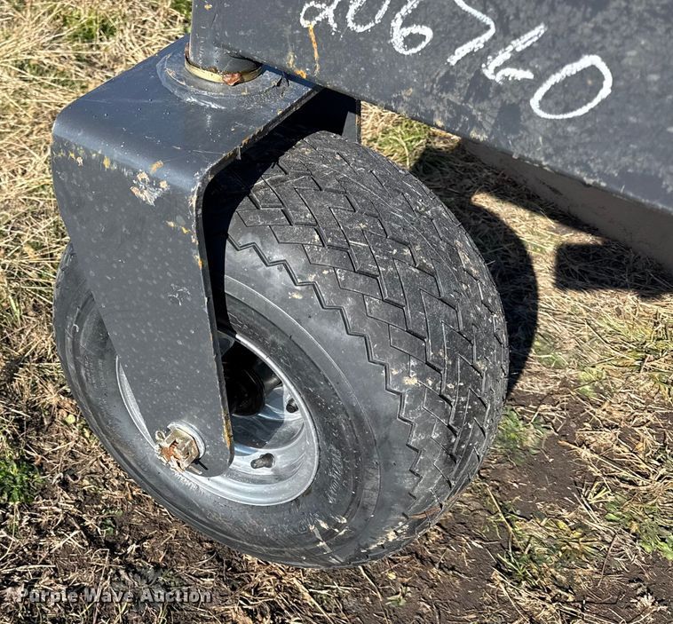 image for item EN0132 2024 LandHonor GM-12-96W skid steer grader