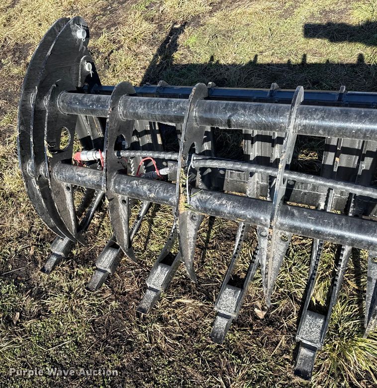 image for item EN0142 2025 Giyi CLG72 skid steer rock grapple bucket