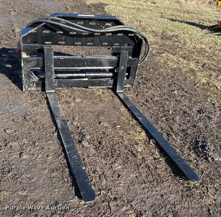 image for item EN0151 2025 Giyi SF60 skid steer forks