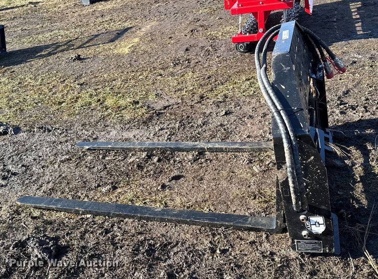 image for item EN0151 2025 Giyi SF60 skid steer forks