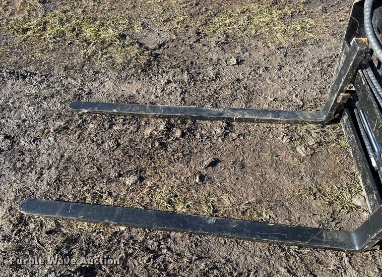 image for item EN0151 2025 Giyi SF60 skid steer forks