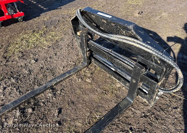 image for item EN0151 2025 Giyi SF60 skid steer forks