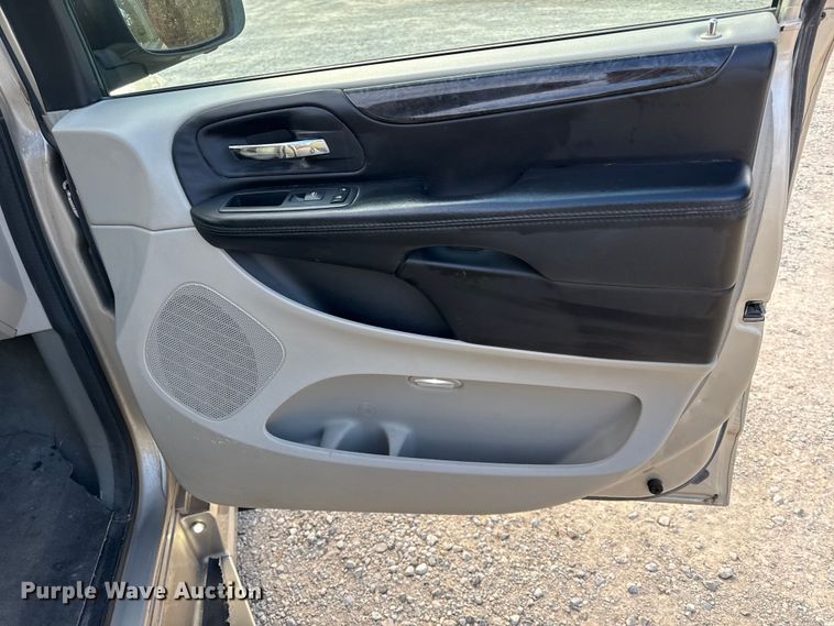 image for item EN0158 2014 Dodge Grand Caravan handicap accessible van