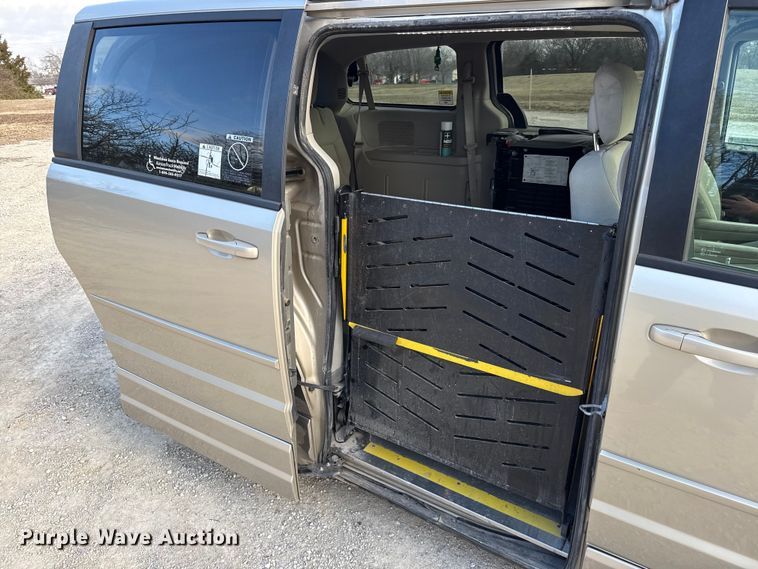 image for item EN0158 2014 Dodge Grand Caravan handicap accessible van