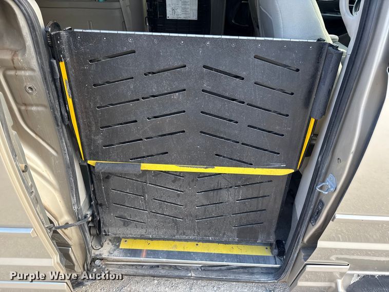 image for item EN0158 2014 Dodge Grand Caravan handicap accessible van