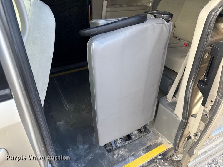 image for item EN0158 2014 Dodge Grand Caravan handicap accessible van