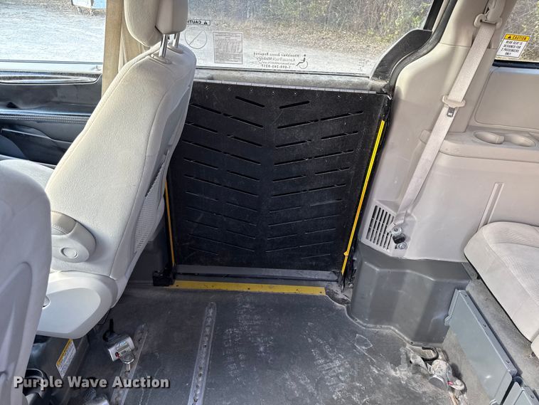image for item EN0158 2014 Dodge Grand Caravan handicap accessible van
