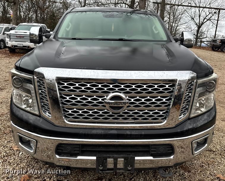 image for item EN0781 2017 Nissan Titan XD Crew Cab pickup truck