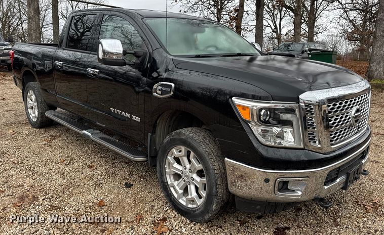 image for item EN0781 2017 Nissan Titan XD Crew Cab pickup truck