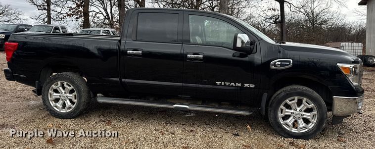 image for item EN0781 2017 Nissan Titan XD Crew Cab pickup truck