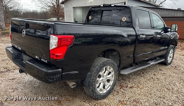 image for item EN0781 2017 Nissan Titan XD Crew Cab pickup truck