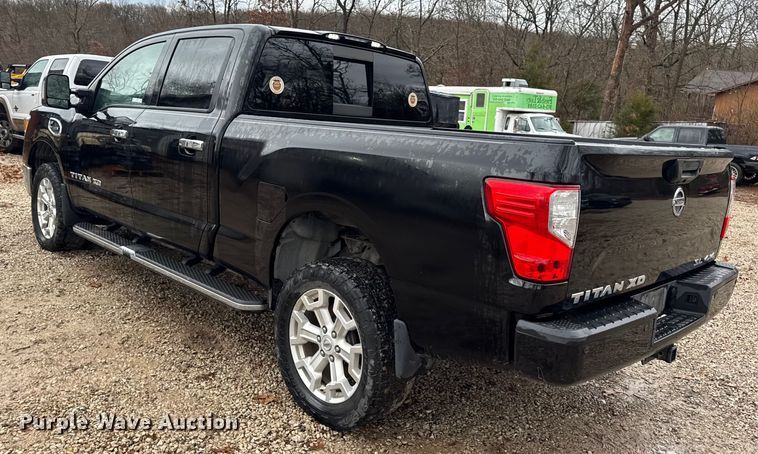 image for item EN0781 2017 Nissan Titan XD Crew Cab pickup truck
