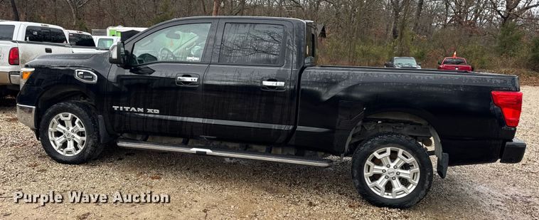 image for item EN0781 2017 Nissan Titan XD Crew Cab pickup truck