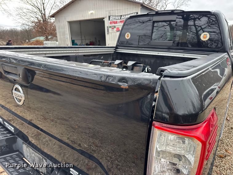 image for item EN0781 2017 Nissan Titan XD Crew Cab pickup truck