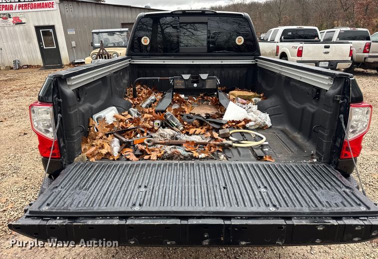 image for item EN0781 2017 Nissan Titan XD Crew Cab pickup truck