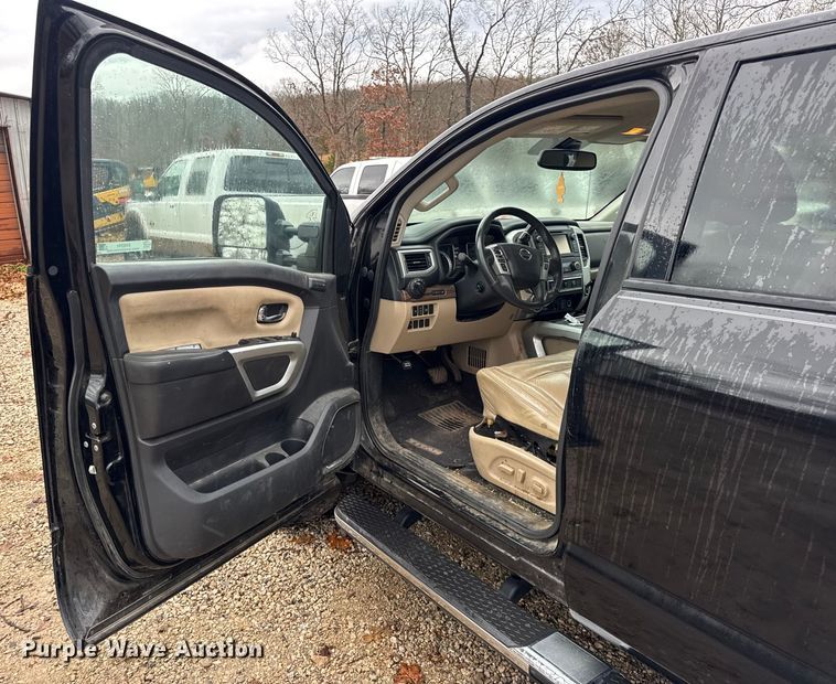 image for item EN0781 2017 Nissan Titan XD Crew Cab pickup truck