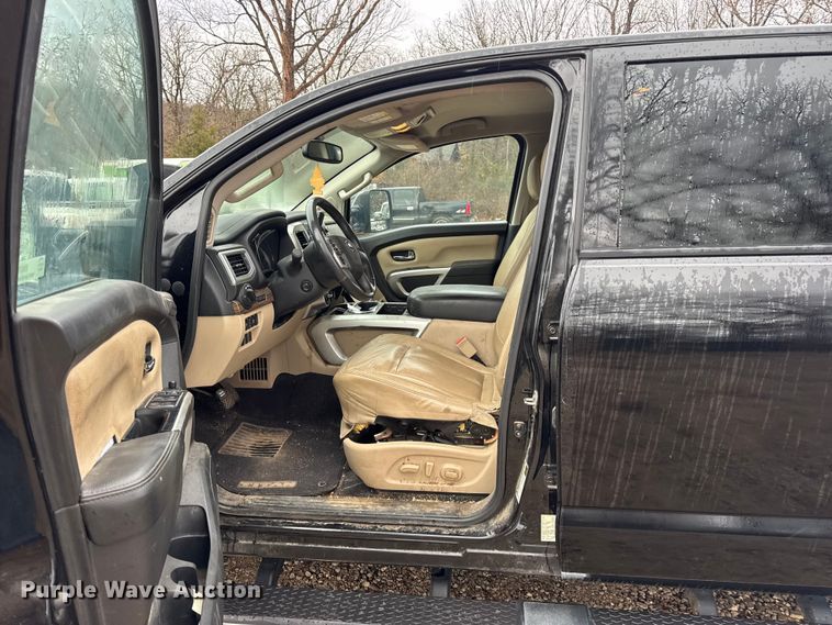 image for item EN0781 2017 Nissan Titan XD Crew Cab pickup truck