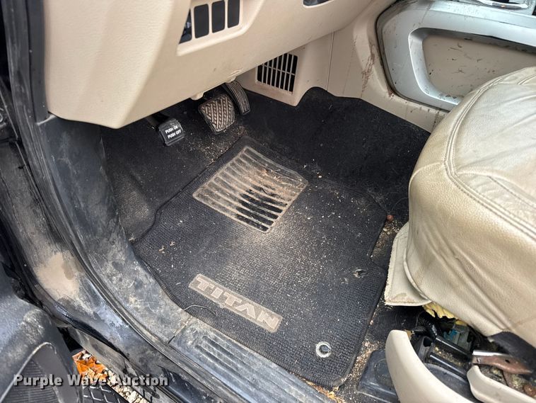 image for item EN0781 2017 Nissan Titan XD Crew Cab pickup truck