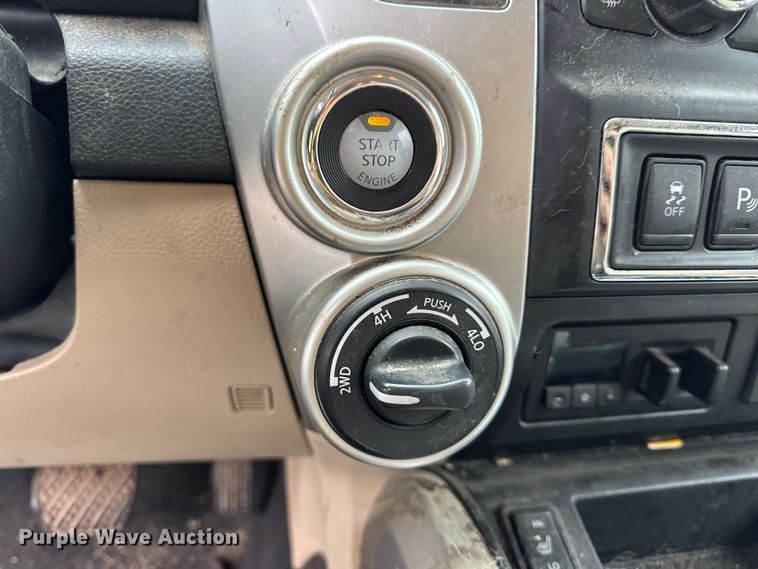 image for item EN0781 2017 Nissan Titan XD Crew Cab pickup truck